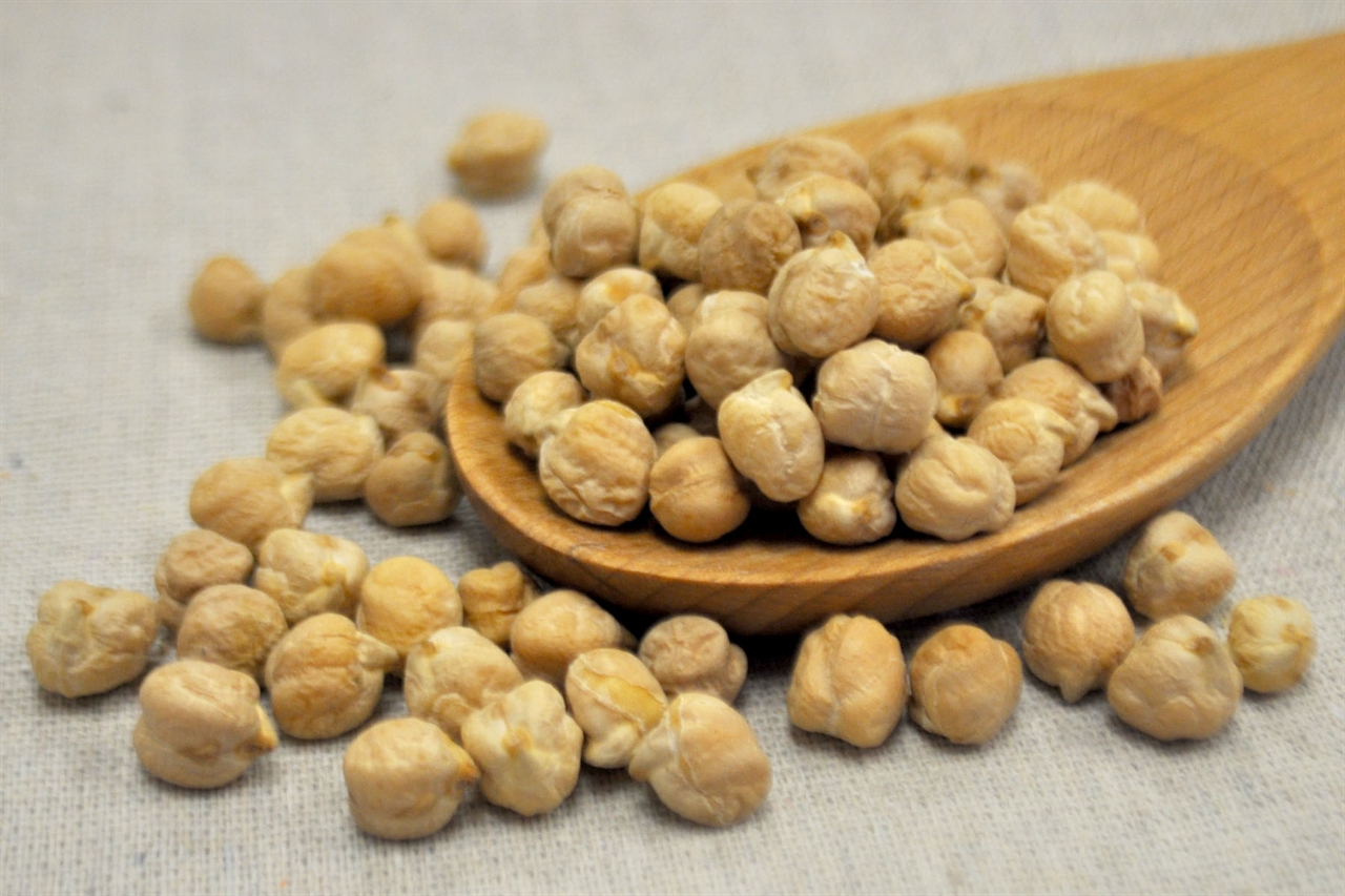 wholesale-chickpeas-are-often-called-garbanzo-beans-and-very-popular